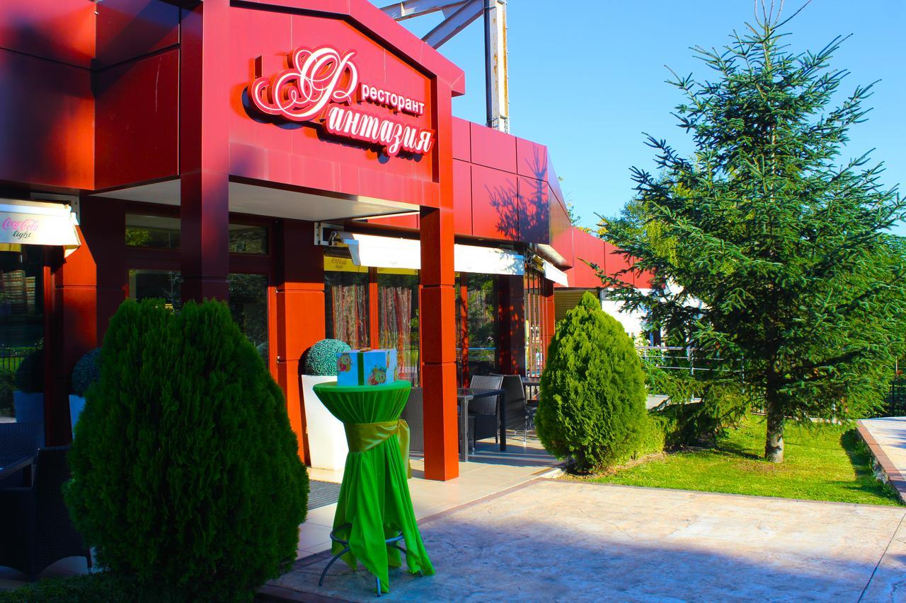 Hotel Fantazia Хасково Экстерьер фото